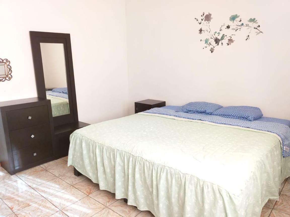 Julio House Hostel Leon Ngoại thất bức ảnh